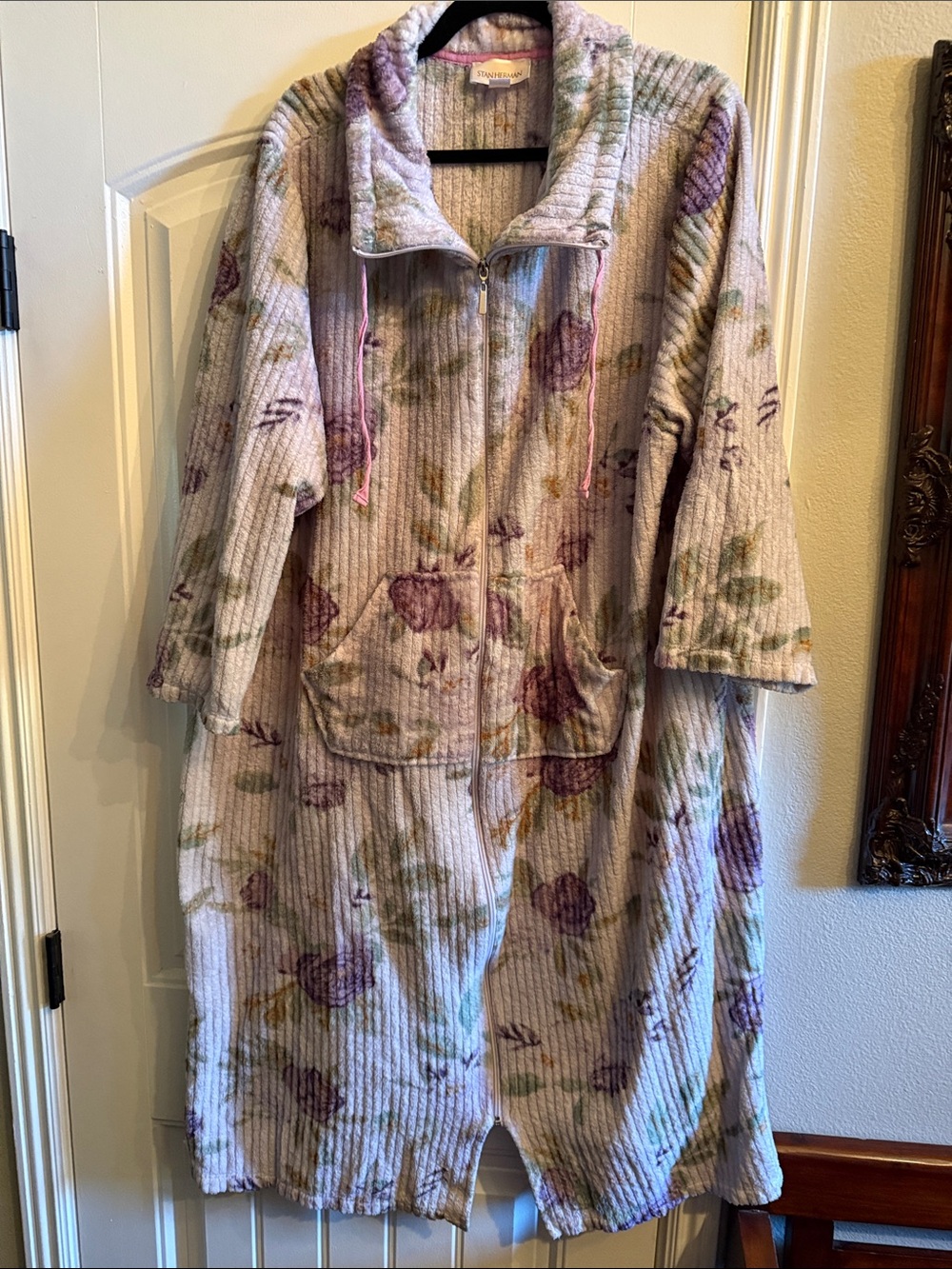 Cozy Lavender Floral Zip-Front Women’s Robe